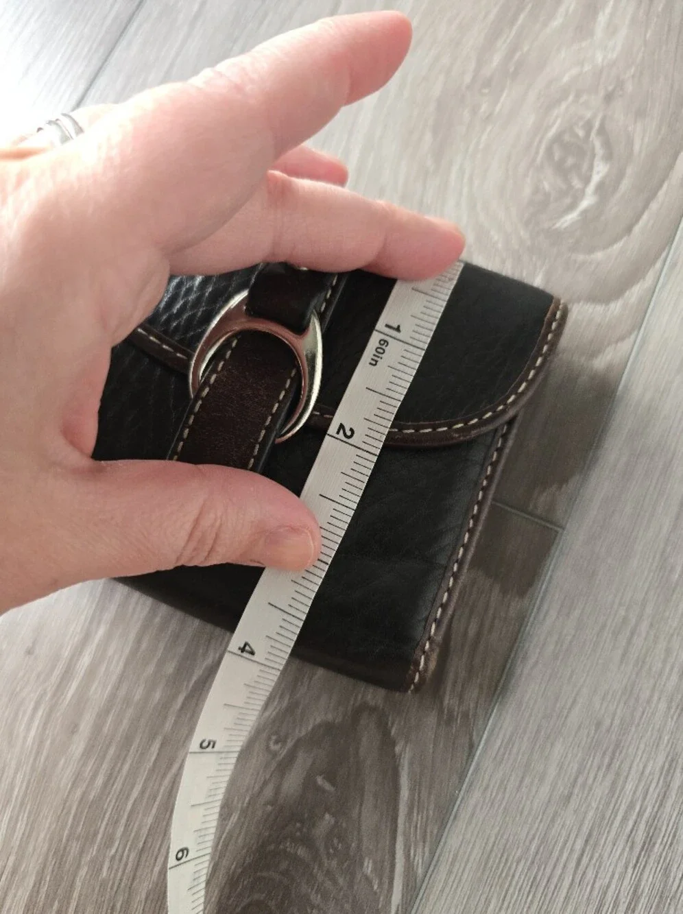 Dooney & Bourke Brown Pebble Grain Leather Ring Trifold Wallet ID Coin Zip